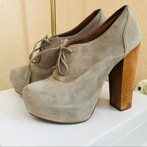 Steve Madden Cirkus Taupe Suede Platforms